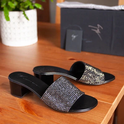 Rollo Giuseppe Zanotti 40 mulas adornadas con cristal talla 6,5 EE. UU. (36,5 UE) Foto 1 de 4