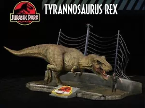 Modellbausatz im Maßstab 1:35 Tyrannosaurus Rex aus Jurassic Park von X-Plus - Bild 1 von 14
