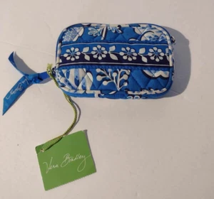 Vera Bradley New Tech Case Wristlet Flash Drive Cosmetic Flower Blue Lagoon - Picture 1 of 5