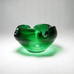 Hand Blown Art Glass Ashtray Bowl Heavy Deep Green Round Vintage MCM Stunning - Picture 1 of 8