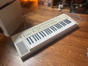 Vintage Yamaha PS-20 Portable Keyboard ** READ DESCRIPTION** - Picture 1 of 3