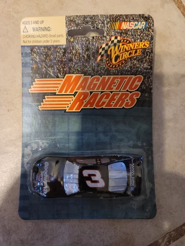 DALE EARNHARDT SR 2001 MAGNETIC RACERS MAGNET NIB Cover