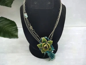 Dije floral múltiple moda collar cadenas azul verde flores plumas  - Imagen 1 de 7