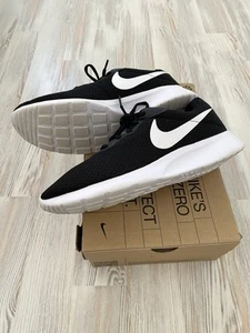 Nike Tanjun Herren Sneaker Sportschuhe Schuhe Turnschuhe Freizeitschuhe - Bild 1 von 4