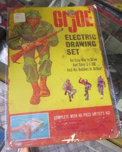 Letrero de metal - Juego de dibujo eléctrico GI Joe 1965 - 10x14 pulgadas - Imagen 1 de 1