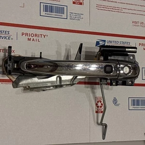 Driver Door Handle Exterior DoorVIN J Front Fits 08-13 HIGHLANDER LIMITED HYBRID - Bild 1 von 7