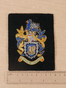 Vintage UK School Blazer Badge Eis Servire Qui Serviunt Gold Bullion Embroidery - Picture 1 of 2