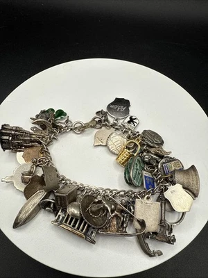 Pulsera de 48 dijes de viaje antiguos de plata de ley pequeños alemanes Inglaterra Foto 1 de 4