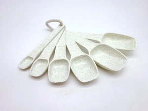 6er Set Vintage TUPPERWARE gesprenkelt weiß Messlöffel Esslöffel mit Ring - Bild 1 von 7