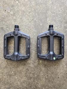 Bird Universal Bicycle Pedal - Black Left and Right 9/16 Lightweight - Picture 1 of 1