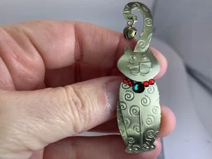 Cat with Collier & Bell on Tail Engraved Vintage Silver Brooch Pin M-0802 - Picture 1 of 3