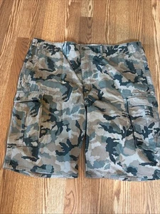 Neu mit Etikett Levi’s 42 Zoll tarnfarbene Cargoshorts für Herren - Bild 1 von 15