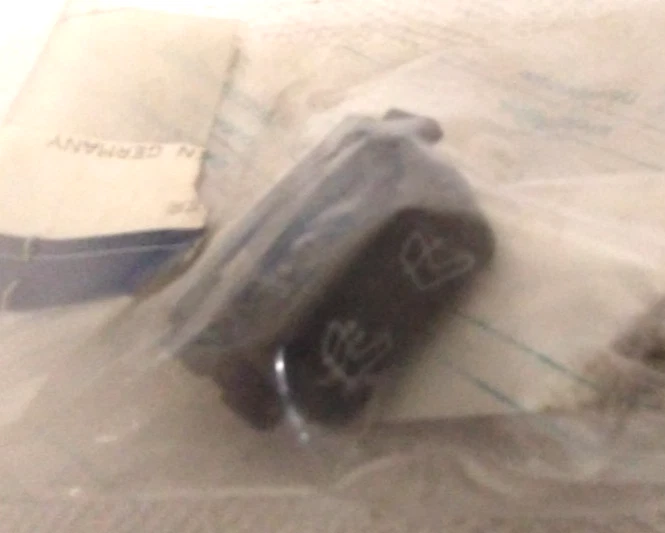 Seat Heater Switch - 140 820 98 10 fits Mercedes-Benz 300SD/500SEL/C220/S420 - Image 1 of 1