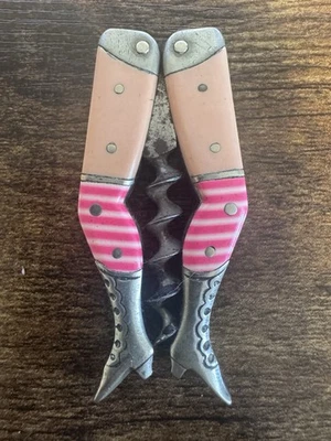 Sacacorchos plegable Linders celuloide rosa y blanco a rayas media media pierna década de 1890 Foto 1 de 4