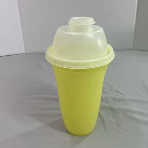 Vintage Tupperware Yellow Quick Shake  Mixer Blender Shaker 844-4 Lid 845-4 - Picture 1 of 9