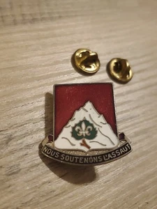 US Army 537th Field Artillery Battalion DI DUI Insignia Crest IE Spilla L - Foto 1 di 2