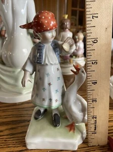VINTAGE HEREND PORCELAIN HANDPAINTED GIRL WITH GOOSE FIGURINE (5565) - Picture 1 of 7