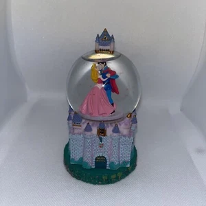 Disney Sleeping Beauty Aurora and Prince Snowglobe - Disney Store - Picture 1 of 3