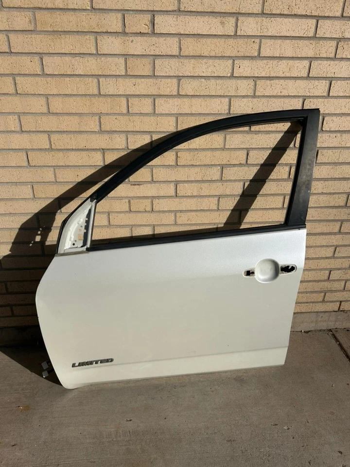 Carcasa de puerta delantera izquierda blanca Toyota RAV4 2006-2012  Foto 1 de 4