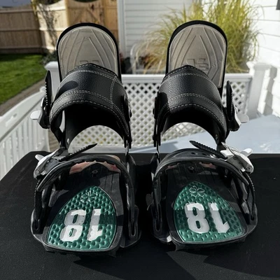 Fijaciones de snowboard Drake Fighting Irish Mikey Leblanc talla grande Foto 1 de 4