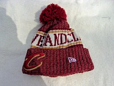 Nuevo con etiquetas sombrero de punto New Era, OSFM, acrílico, Cleveland Cavaliers, vino y oro, NBA, $28 Foto 1 de 2