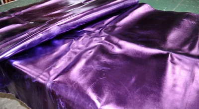 Lados de cuero morado metálico/hecho en EE. UU. Foto 1 de 2