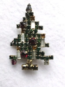 VINTAGE SIGNED WEISS CHRISTMAS XMAS TREE RHINESTONE BROOCH  RHINESTONES - Picture 1 of 3