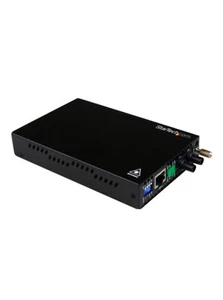 StarTech.com 10/100 Mbps Multi Mode Fiber Media Converter ST 2 km - Afbeelding 1 van 3