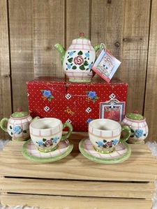 1998 Mary Engelbreit by Enesco "Rose Patch" Kinder Teeservice 7-teilig mit Karton Neu - Bild 1 von 11