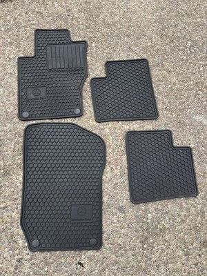Tapetes de assoalho de borracha 2006-12 OEM Mercedes Benz GL ML X164 W164 para todas as condições climáticas PRETO - Imagem 1 de 4