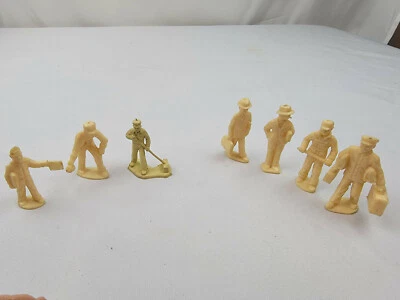 Mini Vtg. Plastic People (HO Train Accessories) Workers Travelers Child Dog - Image 1 of 4