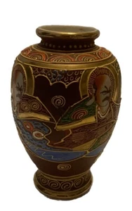 Japanese Satsuma Moriage Gold Accent Color Porcelain Raised Design Vase 7" Tall - Picture 1 of 8