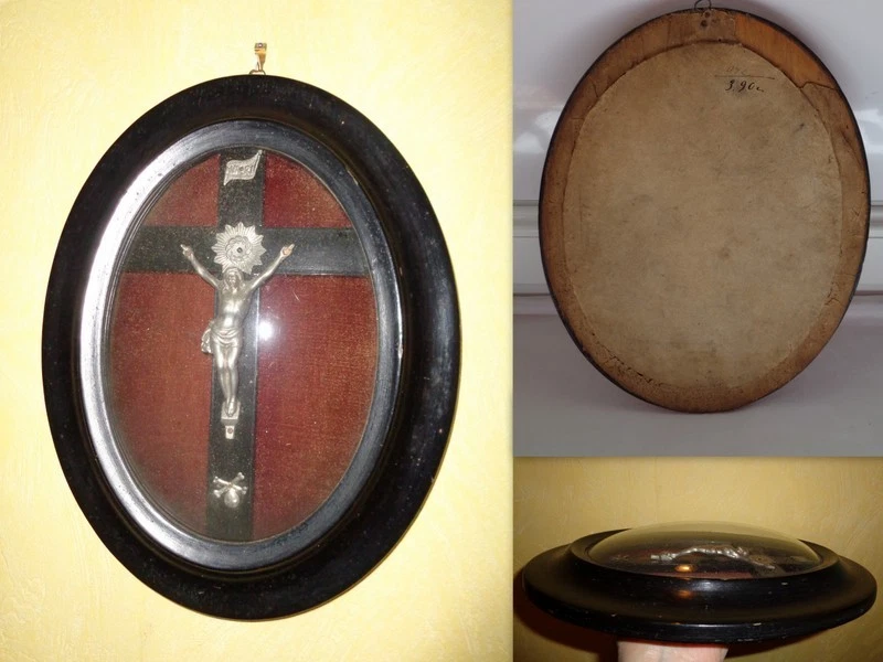CADRE OVAL VERRE BOMBE NAPOLEON III CRUCIFIX CHRIST EN METAL ARGENTE - Photo 1/1