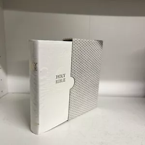 UNUSED BEAUTIFUL Holy Bible Cambridge Pocket Size White Balacron Slipcase K12 - Imagen 1 de 7
