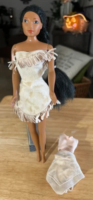 Disney Store POCAHONTAS 11,5" BONECA BARBIE com roupa/roupas extras VINTAGE CLÁSSICO - Imagem 1 de 3