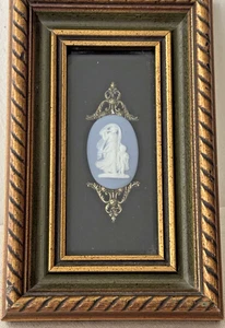 Vtg WEDGWOOD Jasperware VENUS & CUPID CAMEO Wall Plaque Wooden Frame 5.25"x8.25" - Picture 1 of 8