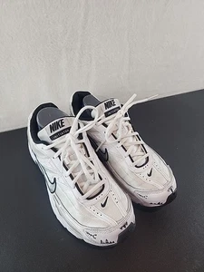 WMNS Nike Initiator Größe 9,5 gebraucht FQ6873-101 weiß - Bild 1 von 9