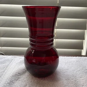 Ruby Red Anchor Hocking Red Ribbed Glass Vase Vintage - Picture 1 of 4
