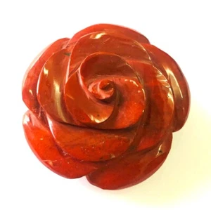 Pietra preziosa cristallo intagliato a mano roccia fiore diaspro rosso chakra energia potere - Foto 1 di 1