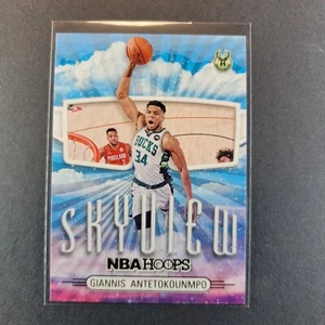2022-23 NBA Hoops Giannis Antetokounmpo Skyview #3 Milwaukee Bucks - Picture 1 of 2