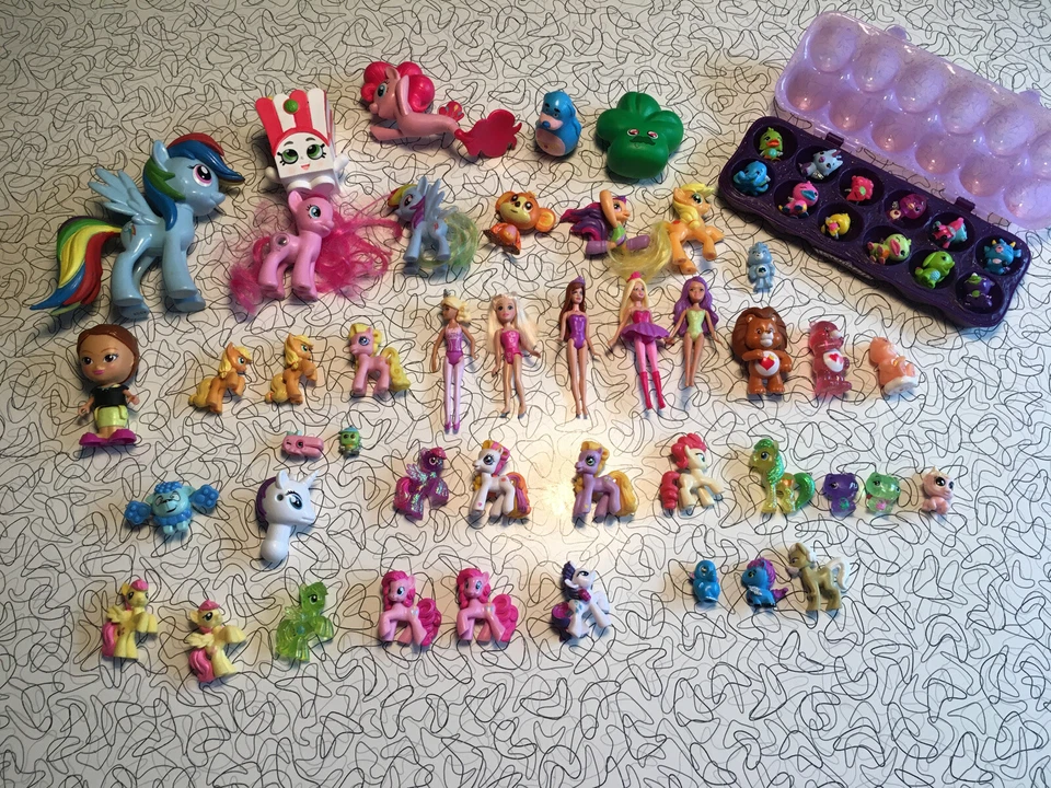 LOTE DE JUGUETES PARA NIÑOS para Niña MLP, BARBIE, CARE BEAR, HATCHIMALS FUNKO SHOPKINS Usado Foto 1 de 4