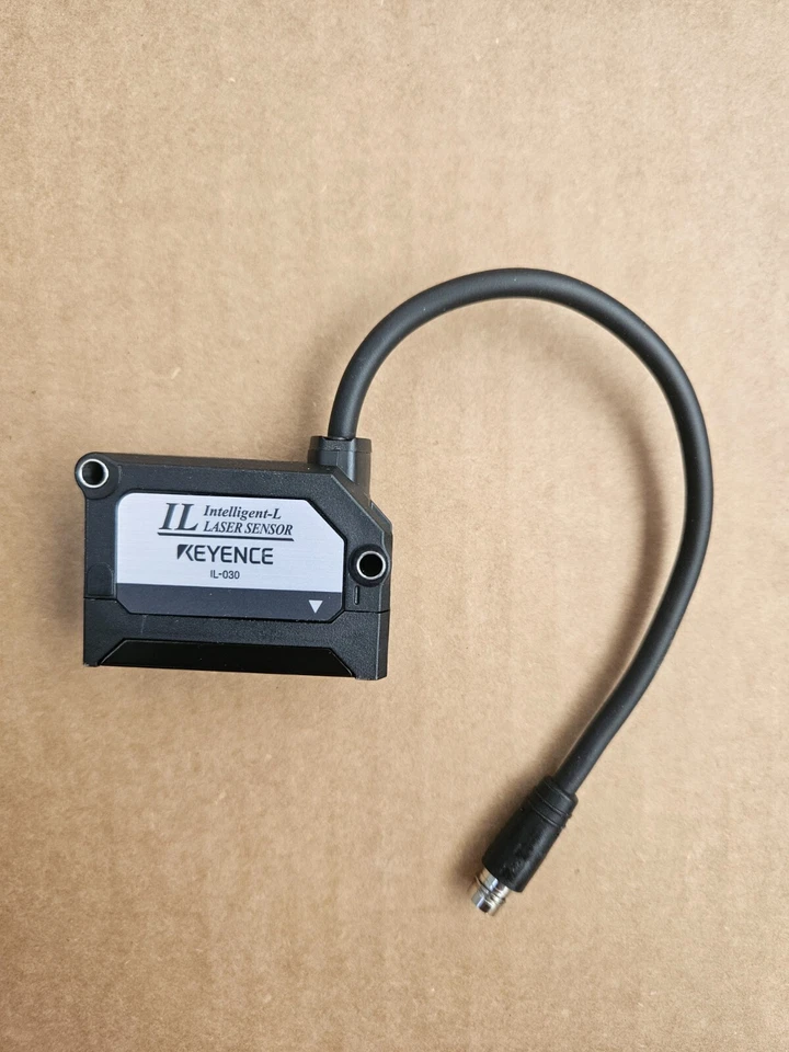 KEYENCE IL-030 CMOS ANALOG SENSOR HEAD REFERENCE DISTANCE: 30mm - Image 1 of 3