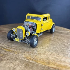 FRANKLIN MINT 1932 FORD DEUCE COUPE AMERICAN GRAFFITI 1/24 DIECAST - Picture 1 of 18
