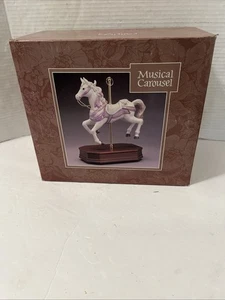 Nueva estatuilla musical de cerámica de caballo "The Carousel Waltz" Cards de Carlton de colección - Imagen 1 de 4