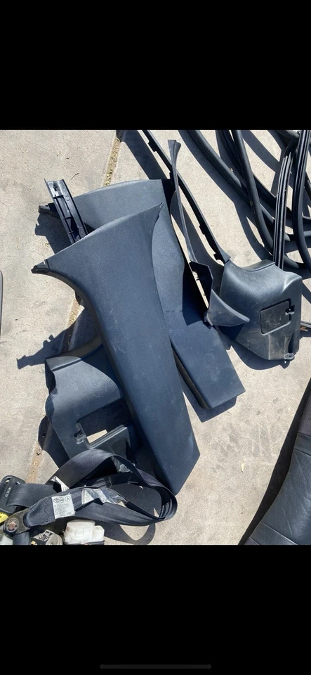 Cubiertas de plástico para piso y pilar interiores negras OEM para Lexus IS300 2001-2005 Foto 1 de 1