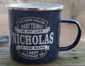 GESCHICHTE UND HERALDIK PERSONALISIERTER NIKOLAUS EMAILLEGESCHIRR BLECHBECHER 16 OZ. CAMP  - Bild 1 von 1