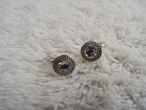 Pendientes con clip de diamantes de imitación plateados NAPIER NWH (D71) - Imagen 1 de 2