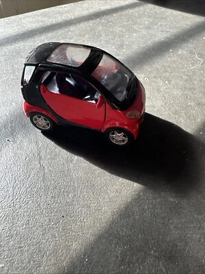 Smart Car Red, W450 City Coupe 1/33 Scale Diecast 3" By Maisto - Image 1 of 4