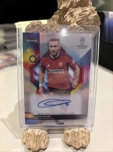 2023-24 Topps Finest UEFA CC Luke Shaw Auto Manchester United - Bild 1 von 3