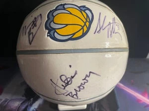 MEMPHIS GRIZZLIES SIGNED TEAM BALL (MILLER, GASOL, OUTLAW, SWIFT, WRIGHT, BROWN) - Picture 1 of 4